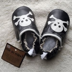 SOLD!!!!! Leather Skull Baby Shoes NWT sz5-6